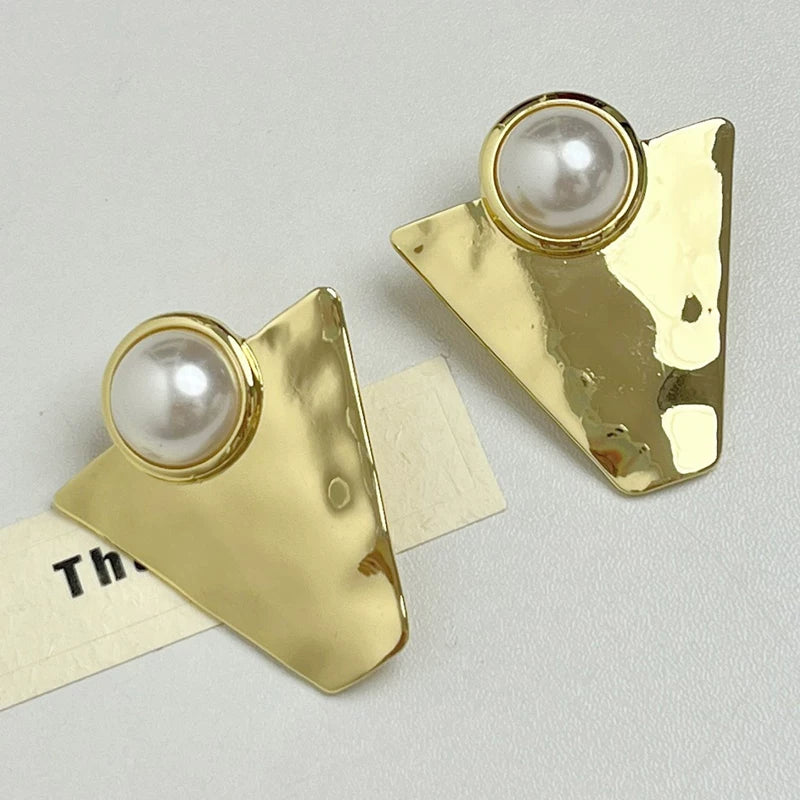 Geometric Pearl Stud Earrings - Modomu