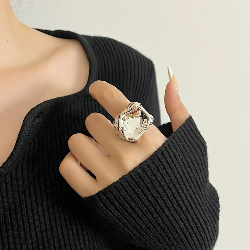 Irregular Hollow Statement Ring - Modomu