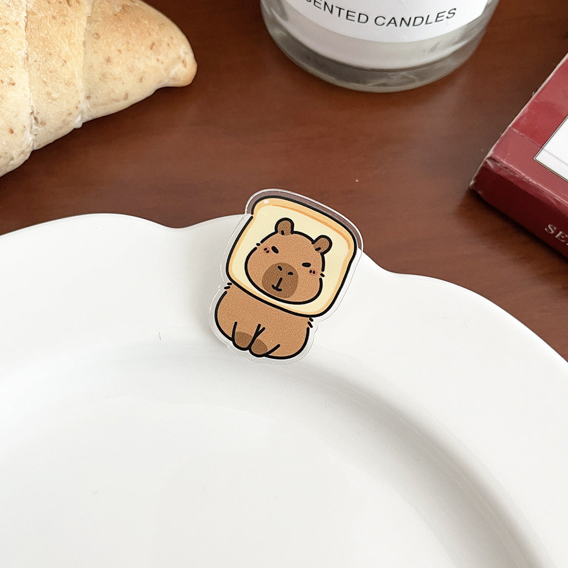 Cartoon Capybara Acrylic Brooch - Modomu