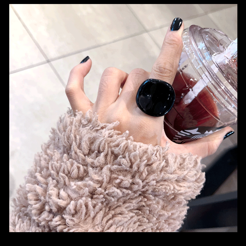 Minimal Acrylic Statement Ring - Modomu