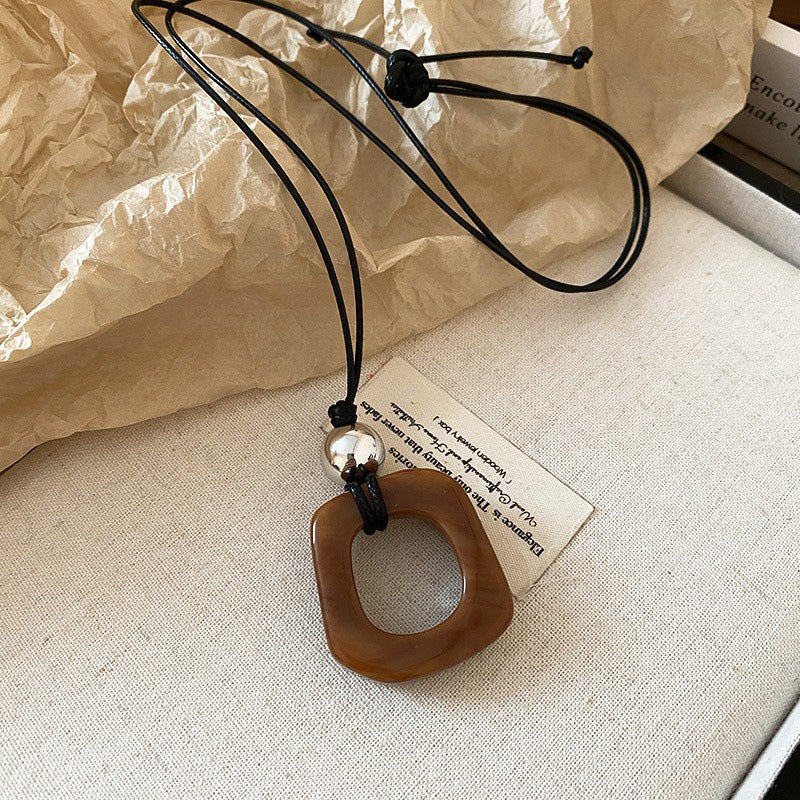 Geometric Resin Pendant Necklace - Modomu