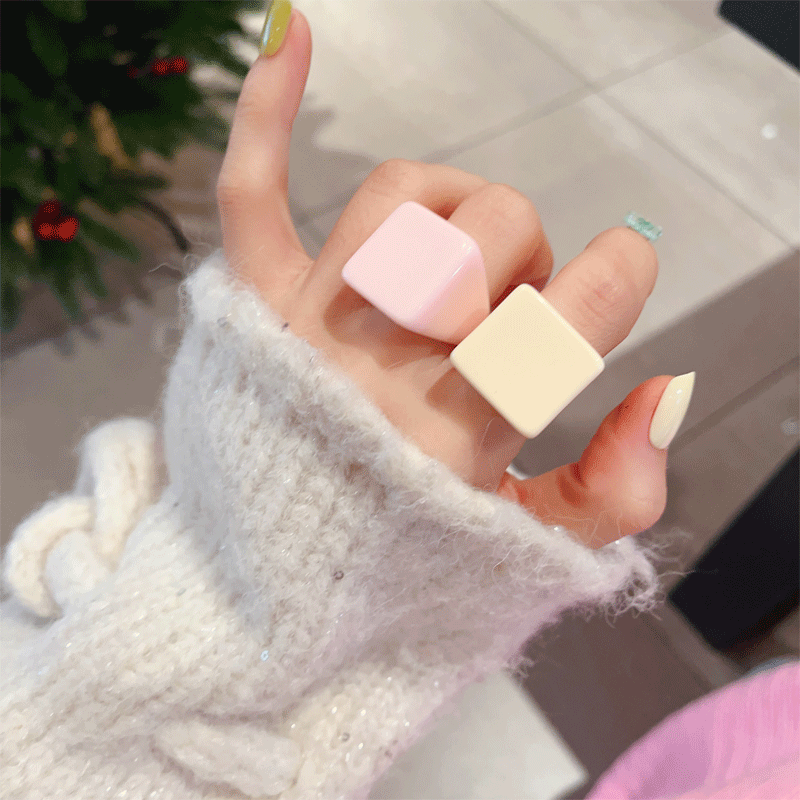 Chunky Square Acrylic Ring - Modomu