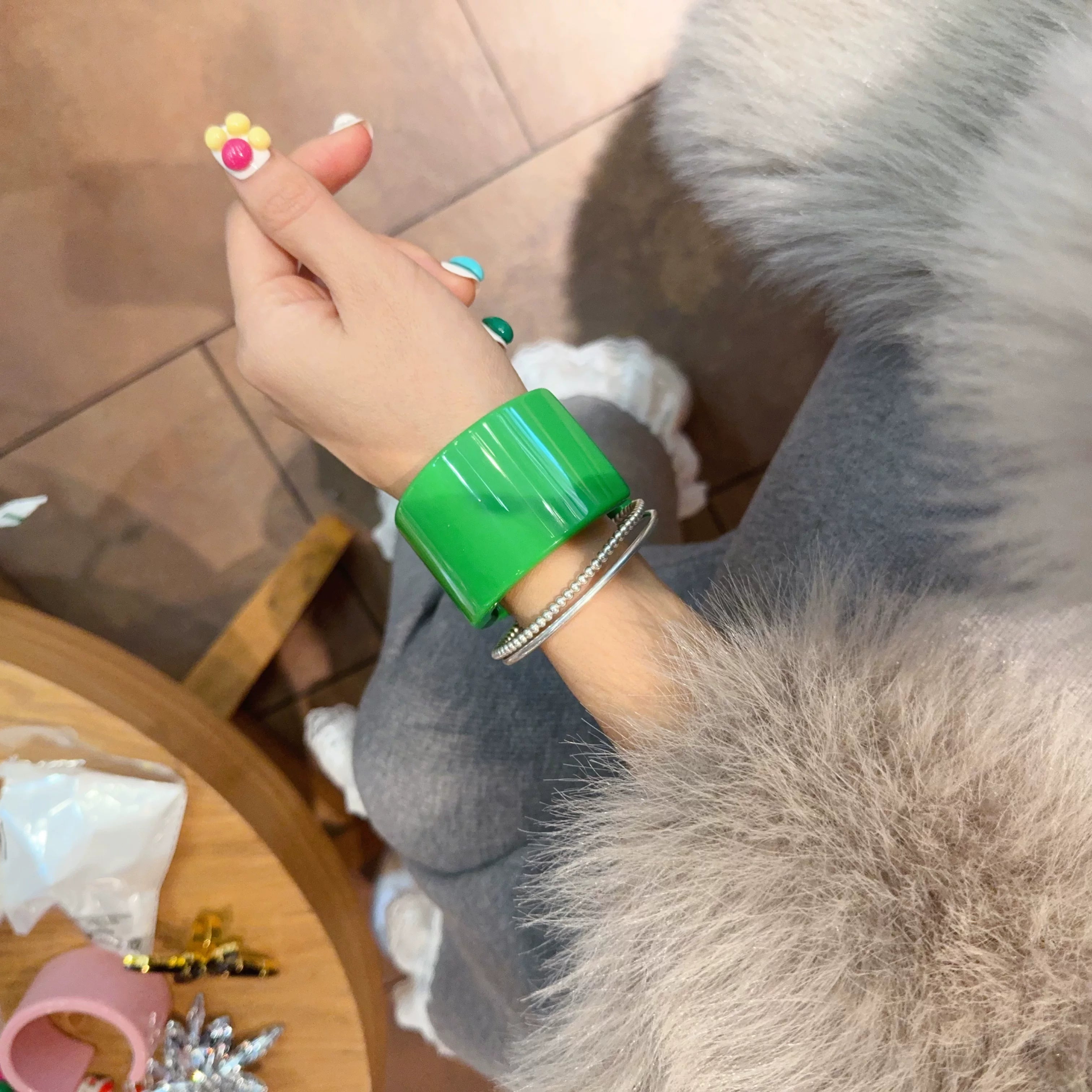 Open Acrylic Statement Bracelet - Modomu