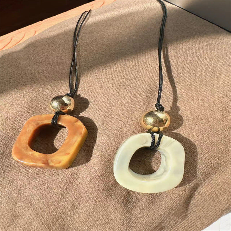 Geometric Resin Pendant Necklace - Modomu