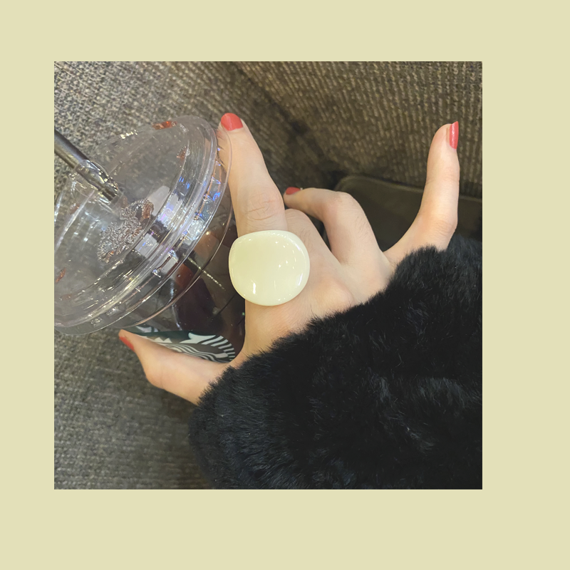 Minimal Acrylic Statement Ring - Modomu