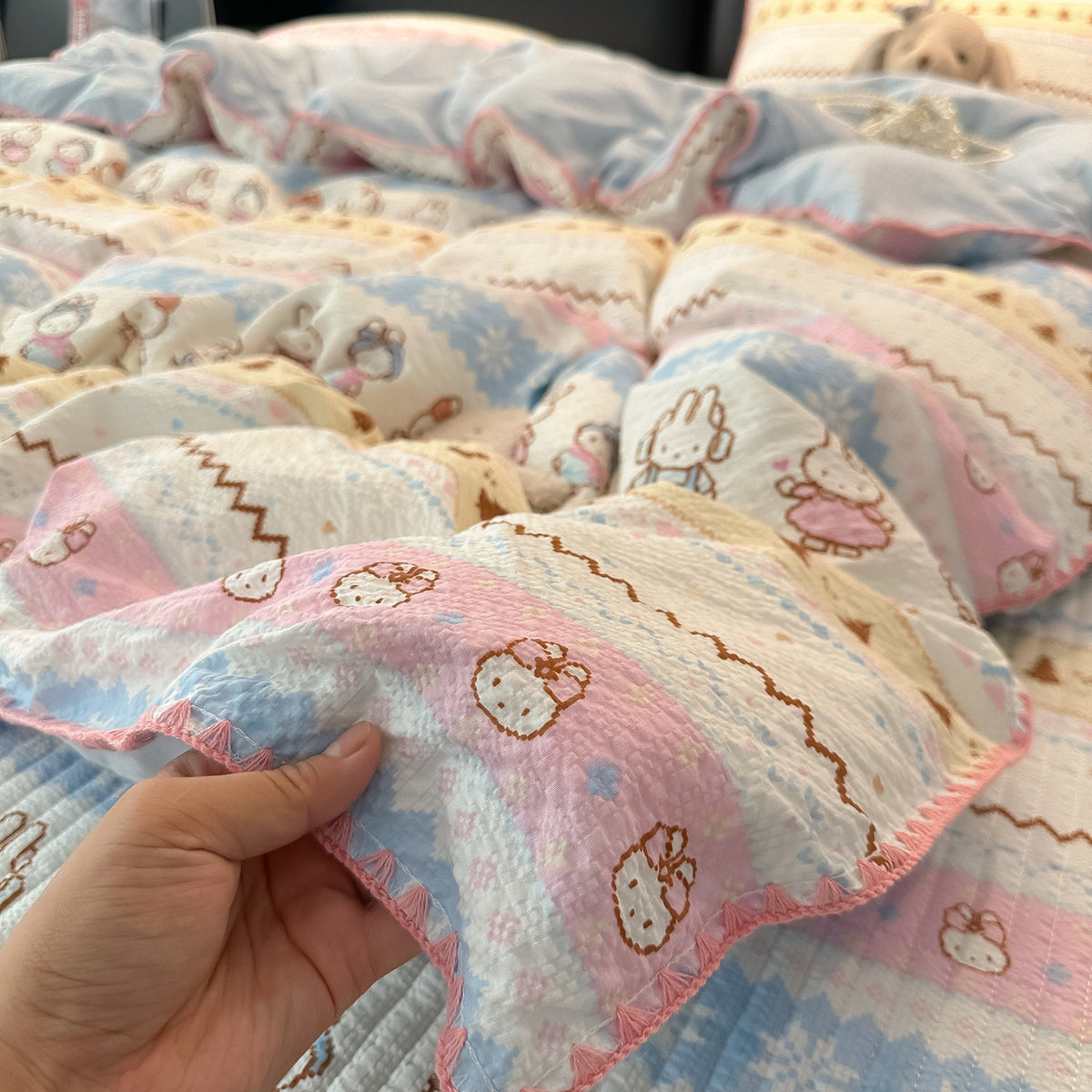 Scalloped Lace Quilted Cotton Coverlet