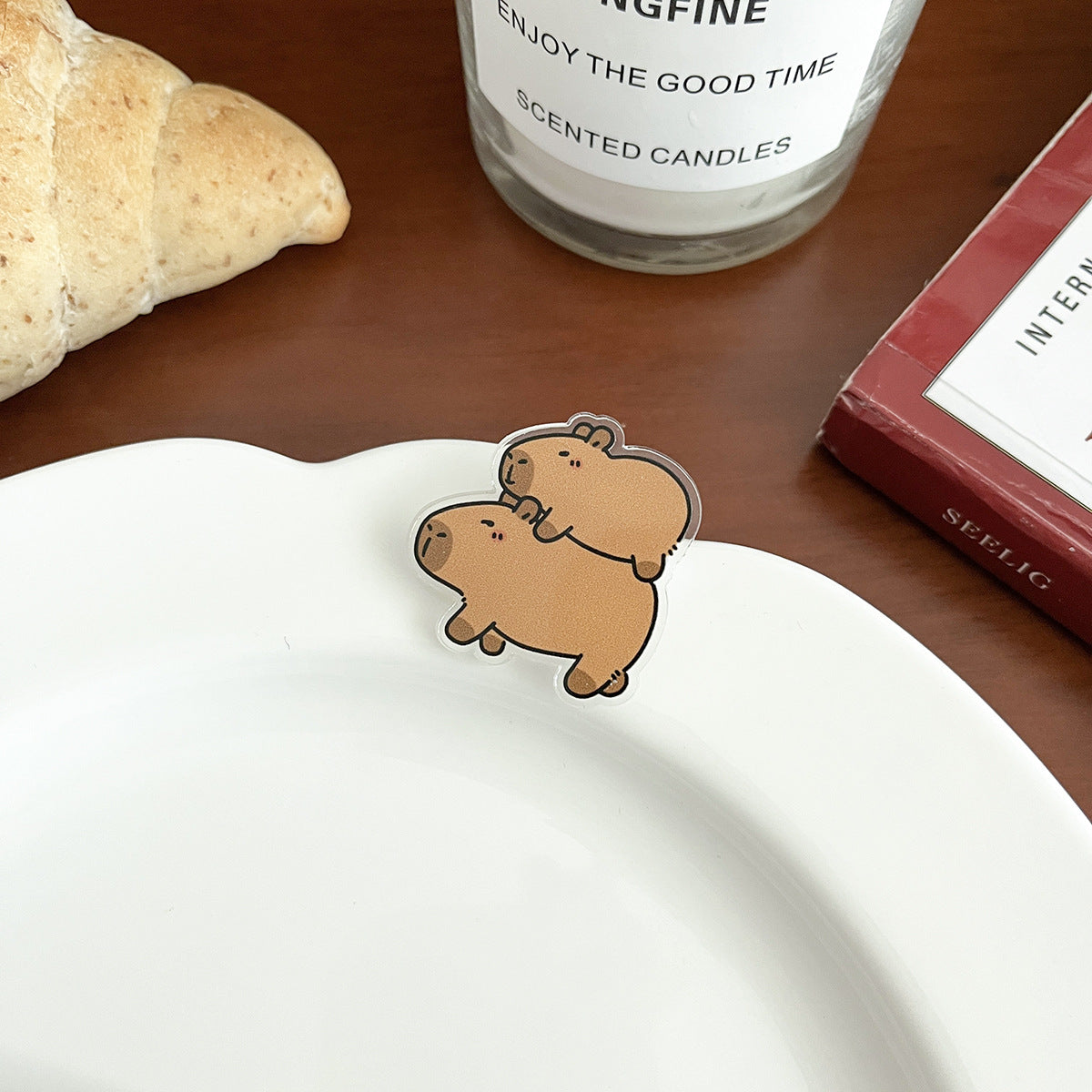 Cartoon Capybara Acrylic Brooch - Modomu