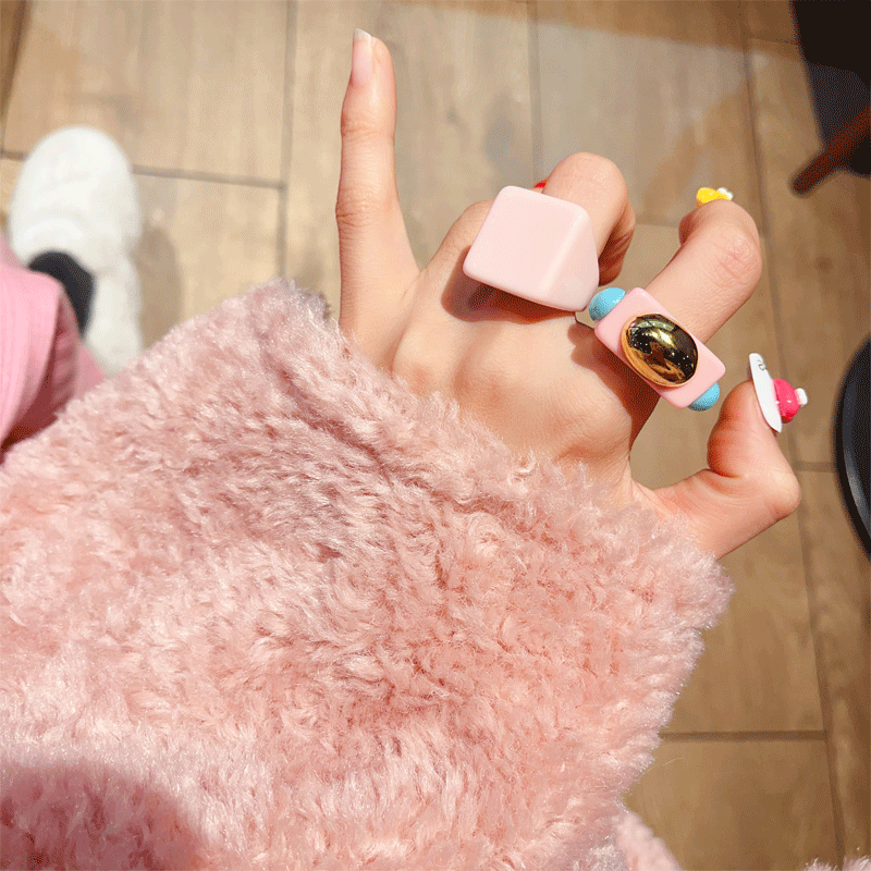 Minimal Acrylic Statement Ring - Modomu