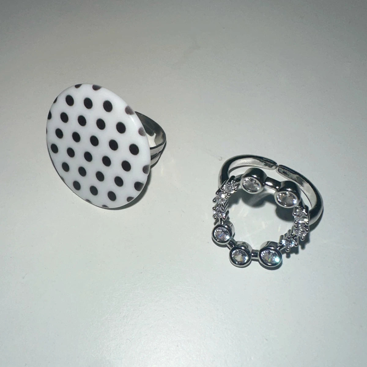 Minimal Resin Polka Dot Ring - Modomu