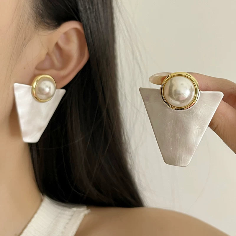 Geometric Pearl Stud Earrings - Modomu