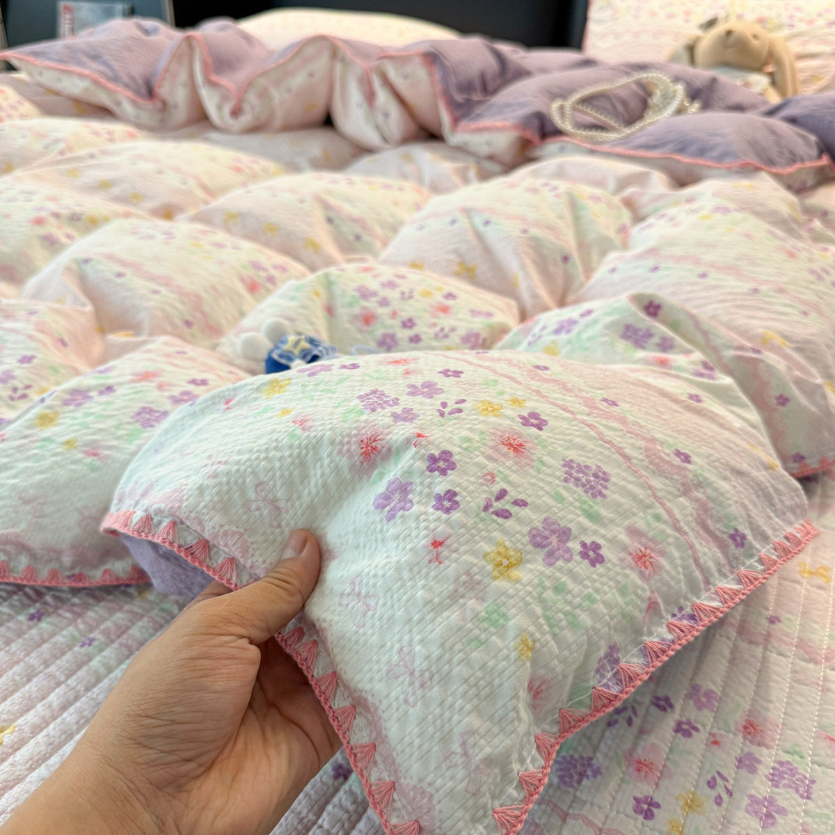 Scalloped Lace Quilted Cotton Coverlet