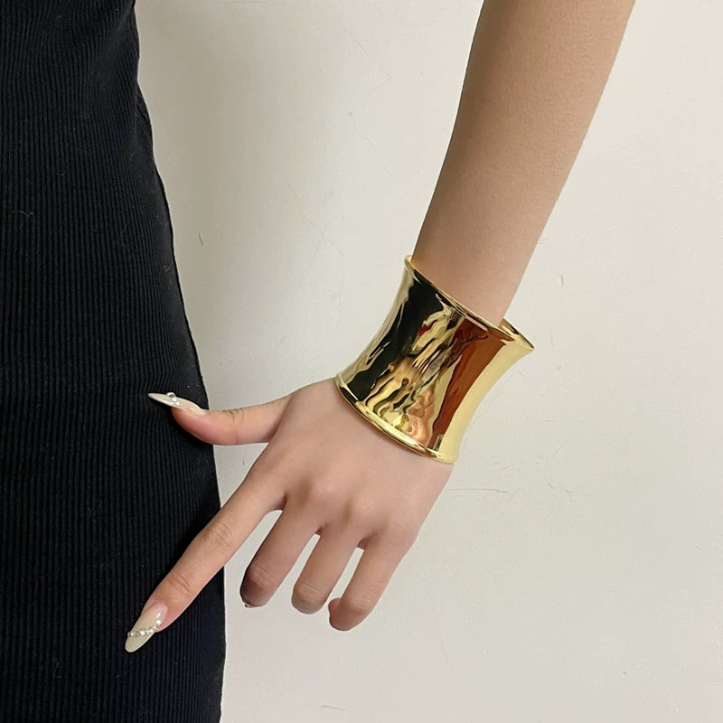 Curved Open Cuff Bracelet - Modomu