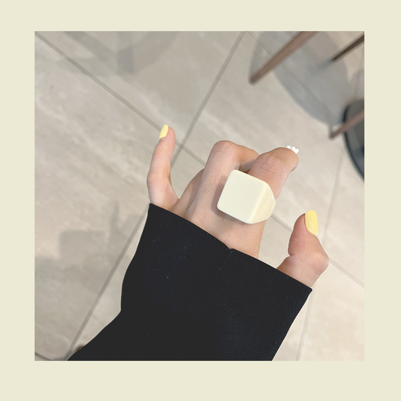 Chunky Square Acrylic Ring - Modomu
