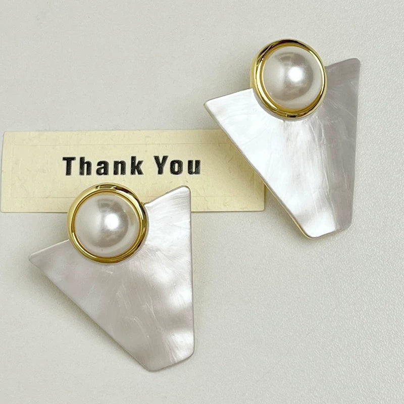 Geometric Pearl Stud Earrings - Modomu