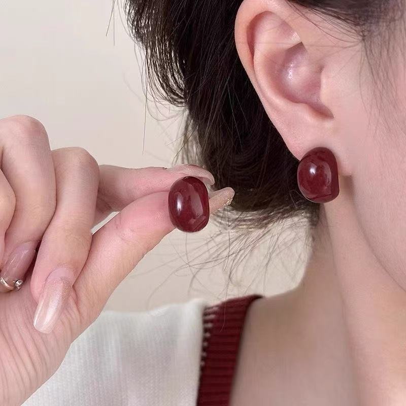 Retro stud earrings elegant design