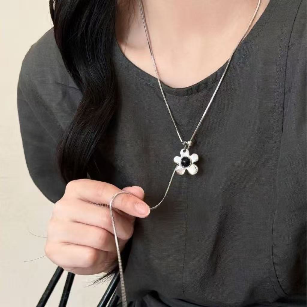 Silver Flower Pendant Necklace - Modomu