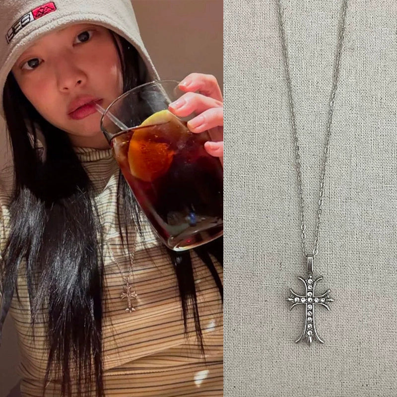 Diamond Cross Pendant Necklace - Modomu