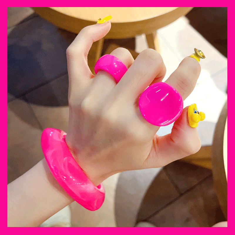 Minimal Acrylic Statement Ring - Modomu