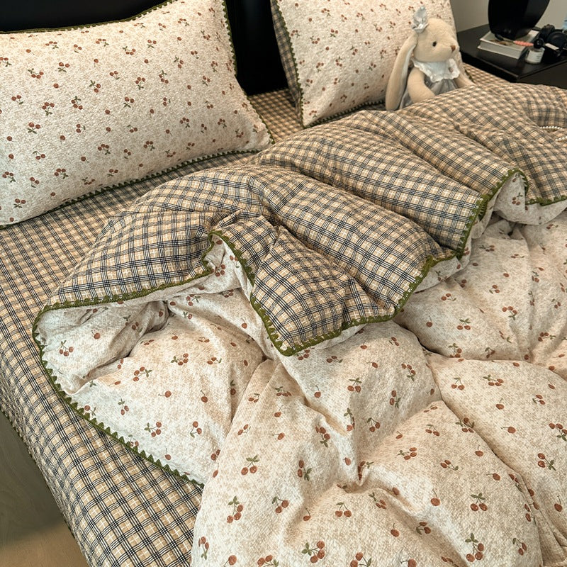 Scalloped Lace Quilted Cotton Coverlet
