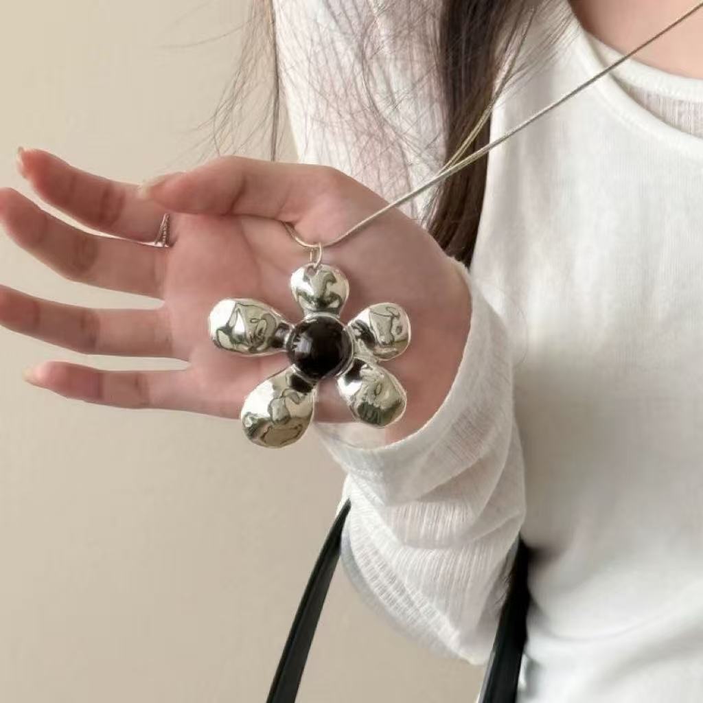 Retro Floral Pendant Necklace - Modomu
