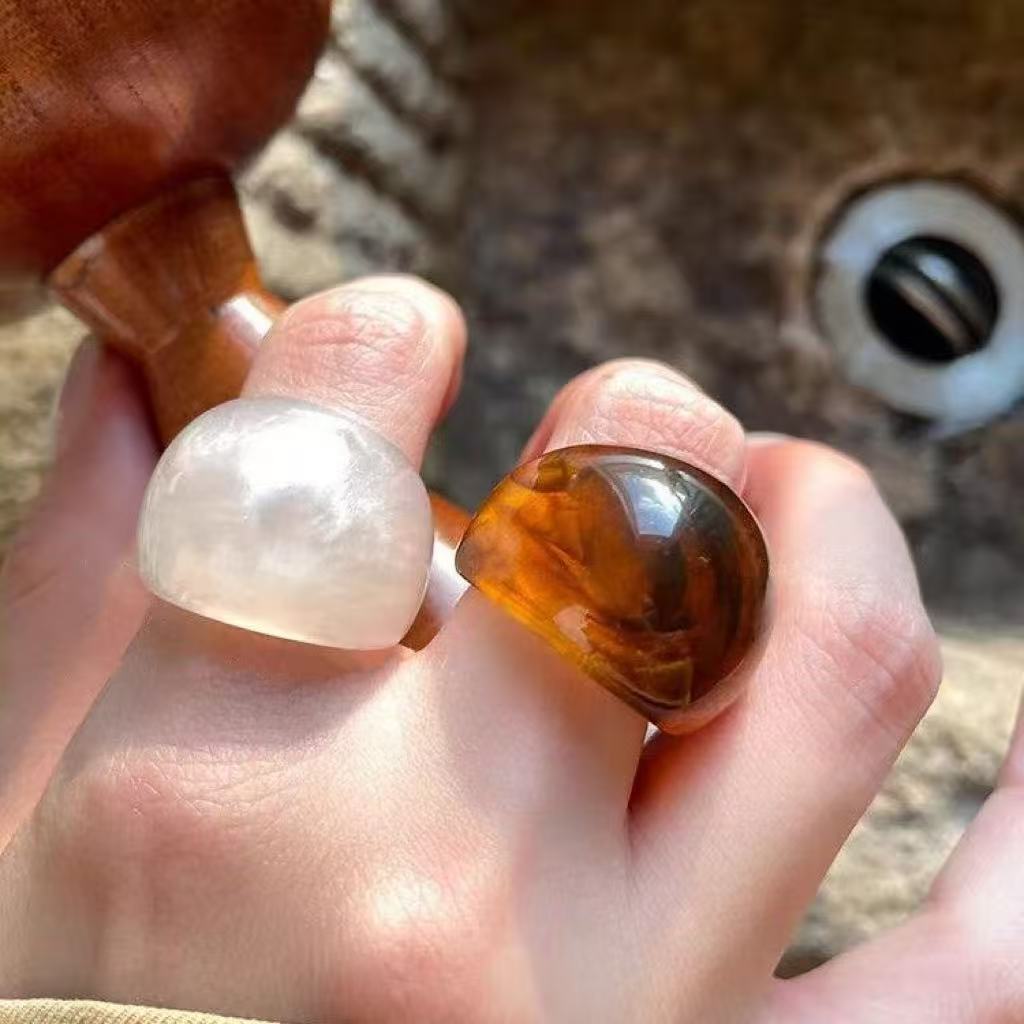 Retro Resin Wide-Brim Ring - Modomu