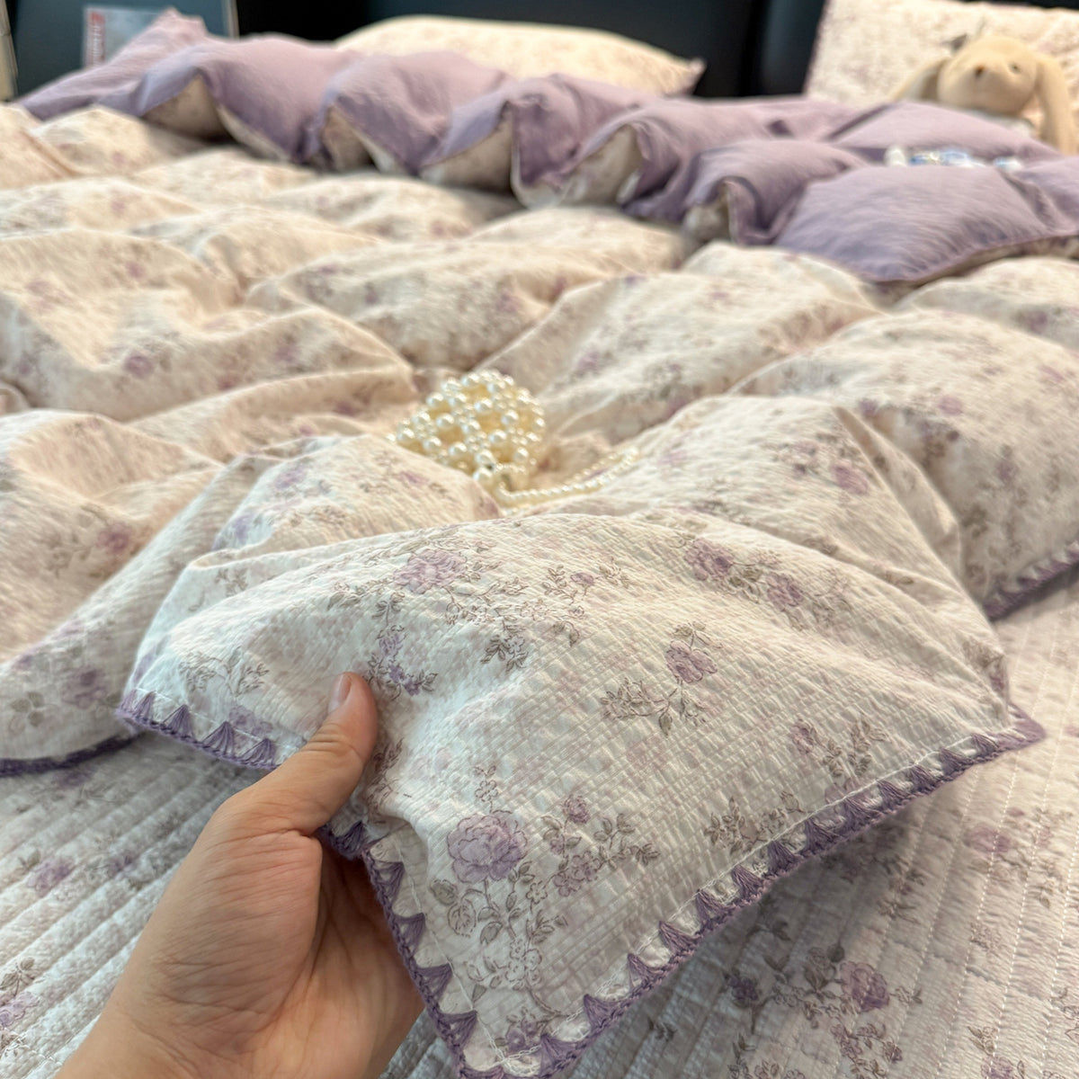 Scalloped Lace Quilted Cotton Coverlet