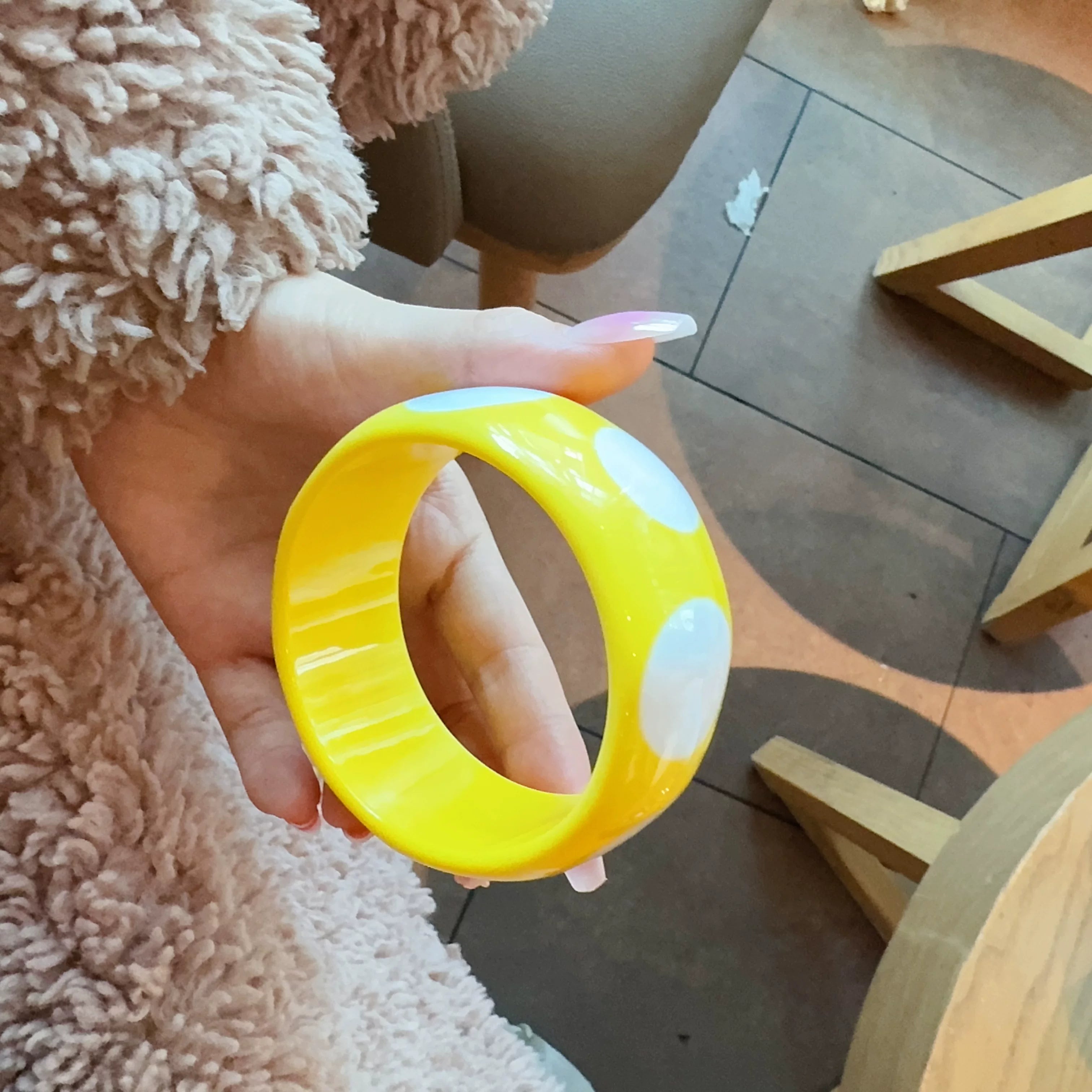 Retro Resin Polka Dot Bracelet - Modomu