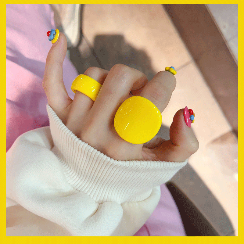 Minimal Acrylic Statement Ring - Modomu