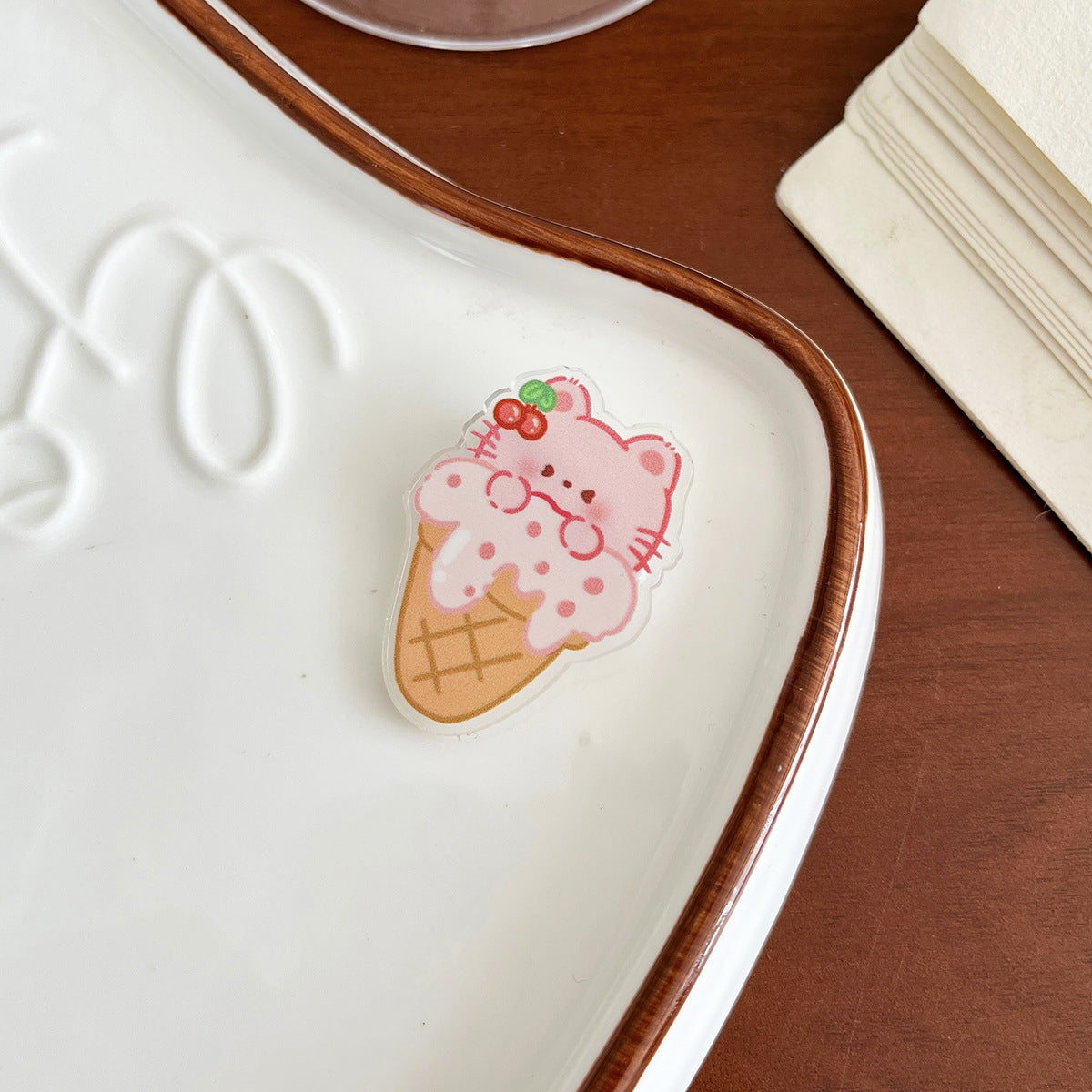 Cute Cartoon Acrylic Brooch - Modomu