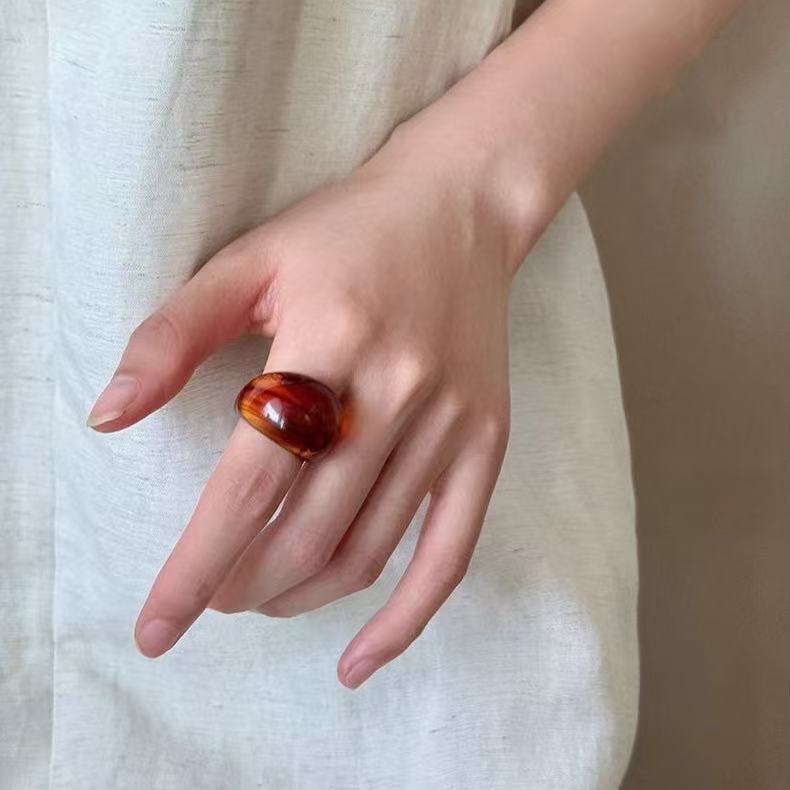 Retro Resin Wide-Brim Ring - Modomu