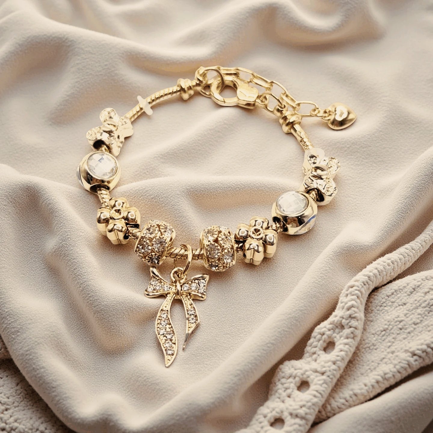Delicate Charm Bracelet Design - Modomu