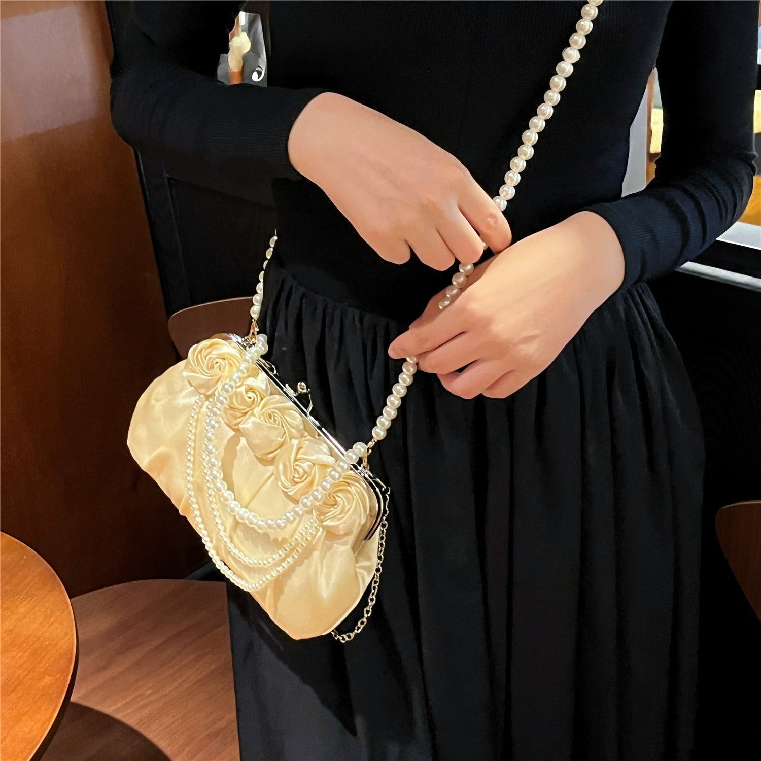 Retro Pearl Embellished Handbag - Modomu