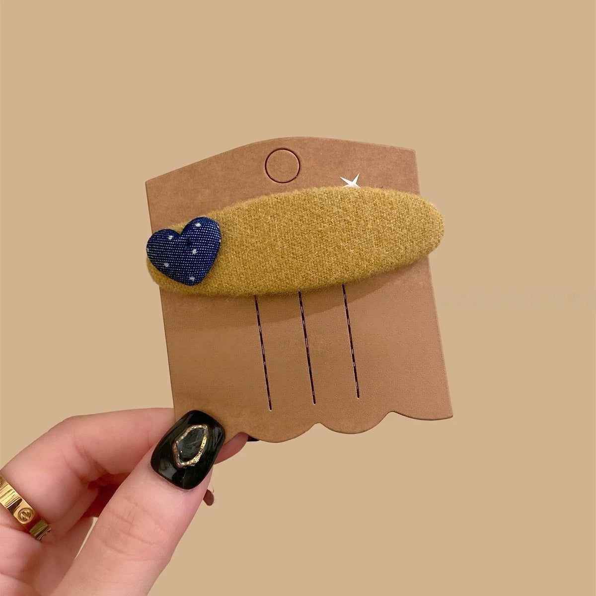 Dotted Heart Oval Snap Clip