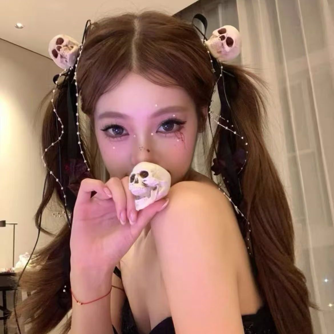 Skull Ribbon Streamer Clip