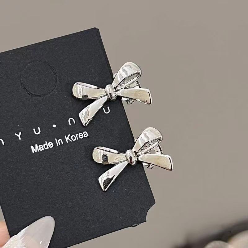 Silver bow clips, pack of 2