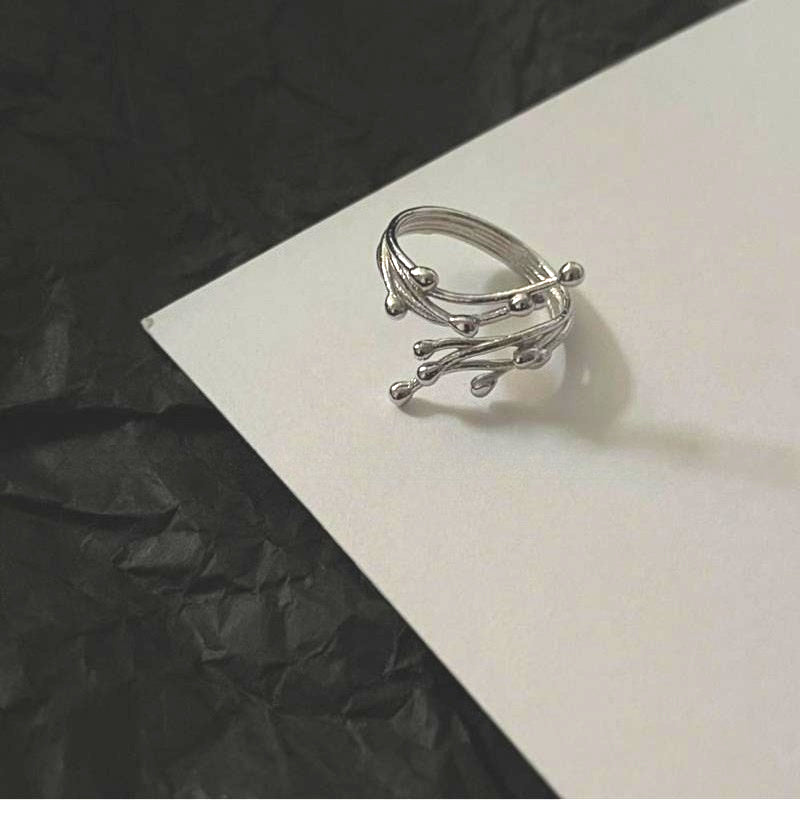 Minimal Flowing Spark Ring