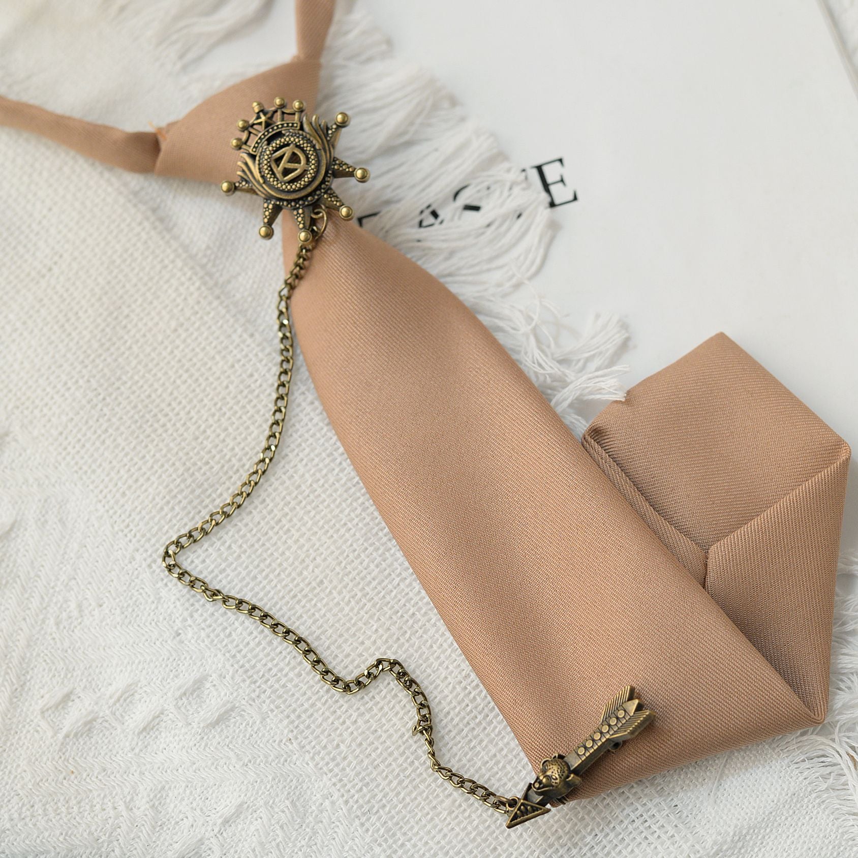Retro Badge Tie Shirt Accessory - Modomu