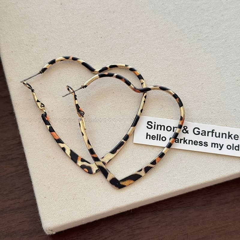 Retro Leopard Heart Earrings