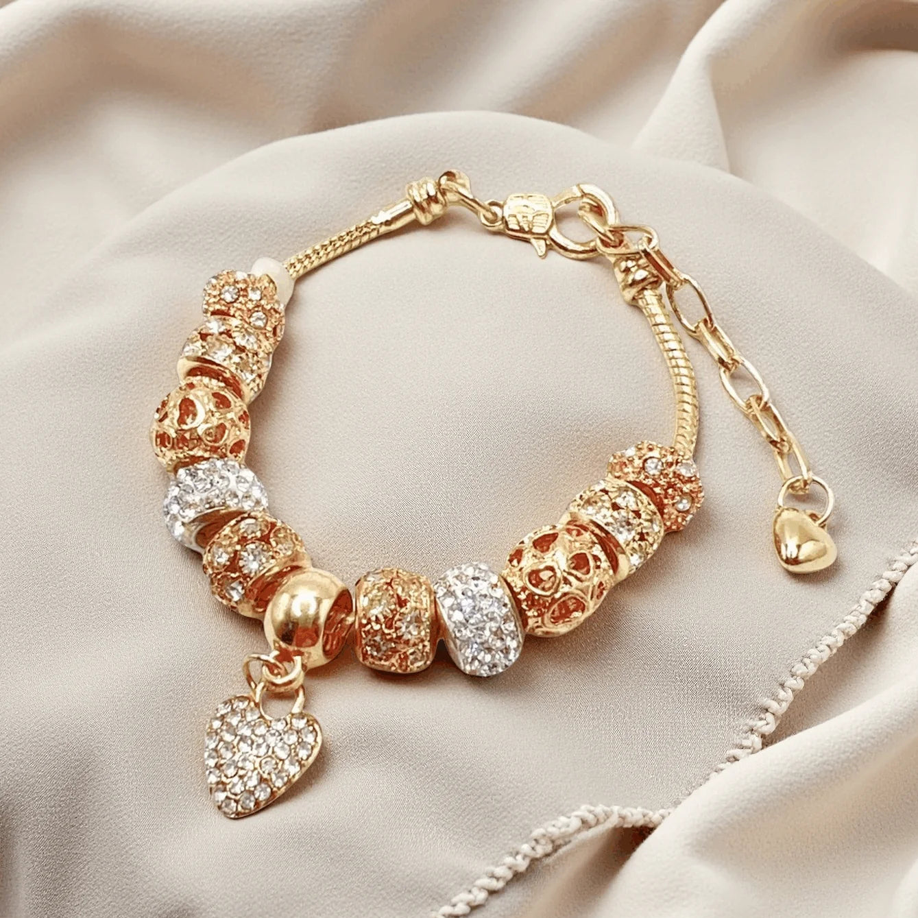 Delicate Charm Bracelet Design - Modomu