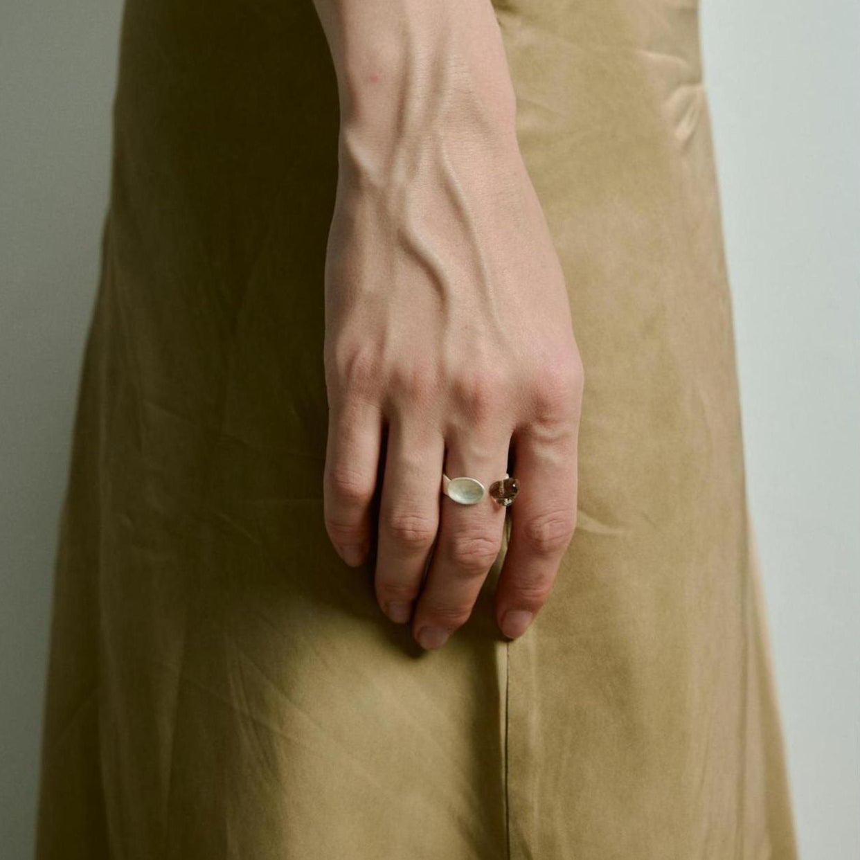 Minimal Spoon Shape Statement Ring - Modomu