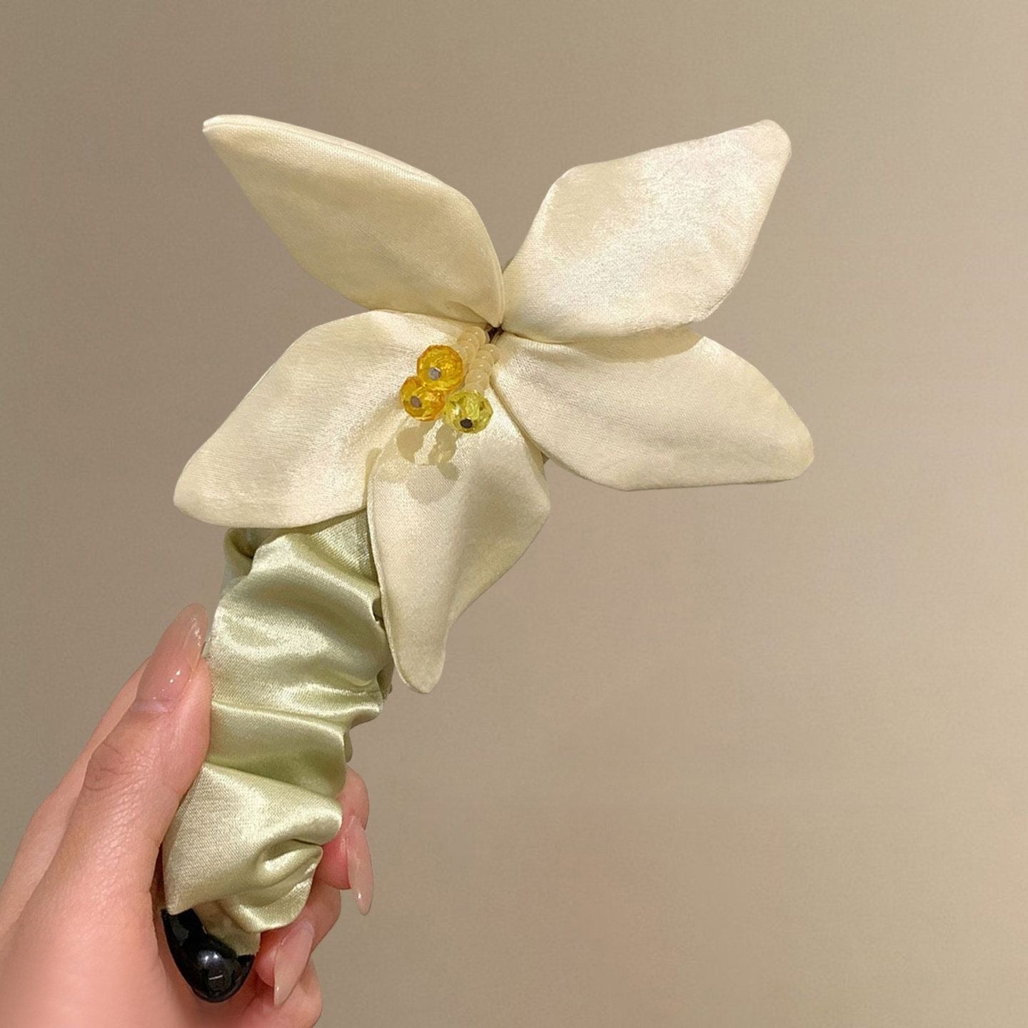 Blossom Banana Clip