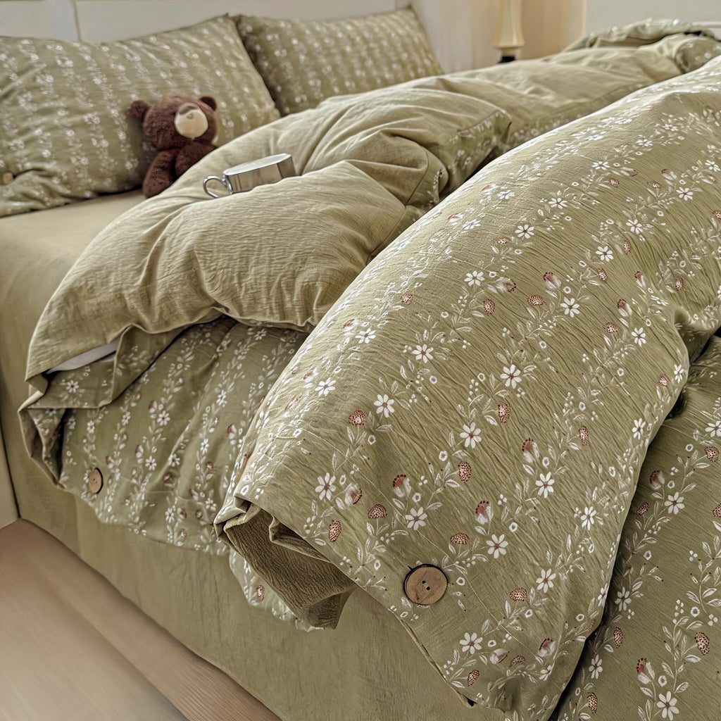 Ditsy Floral Buttoned Bedding Set