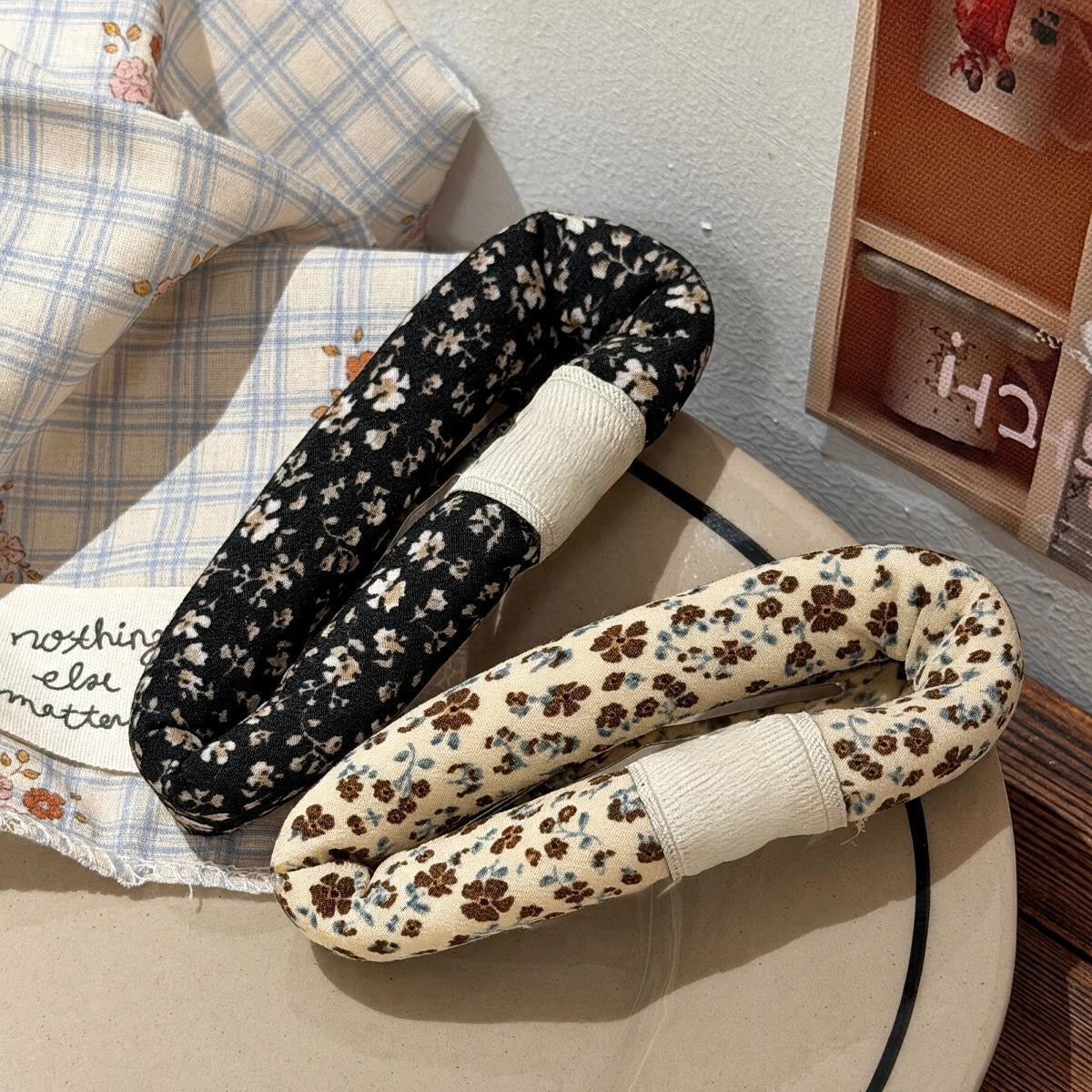 Ditsy Floral Padded Snap Clip