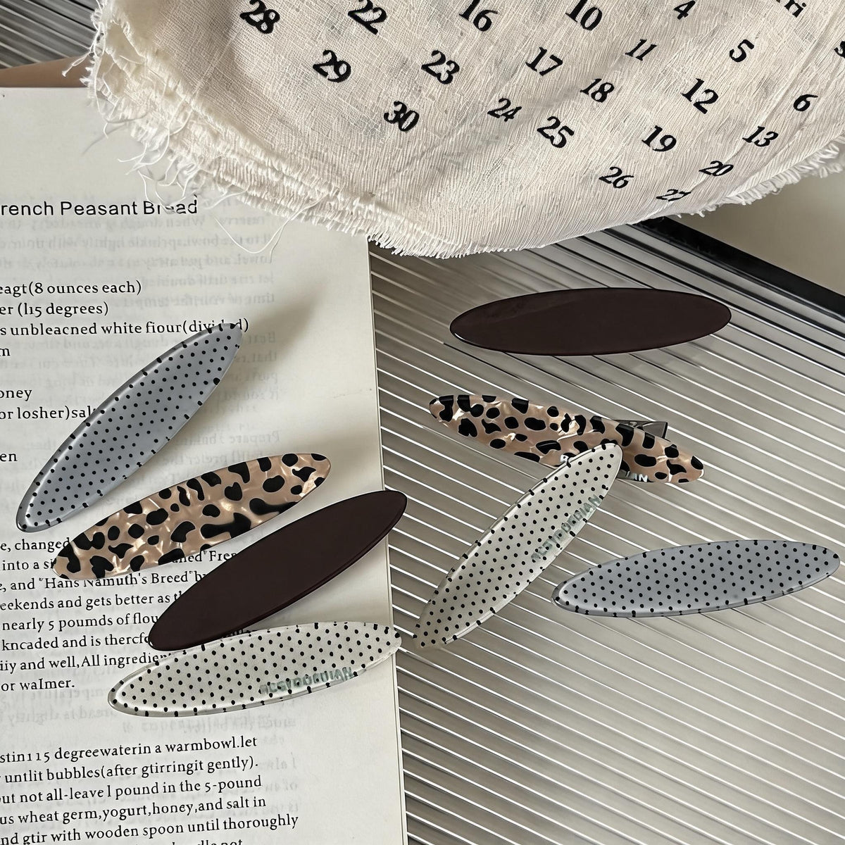 Retro Print Oval Hair Clips