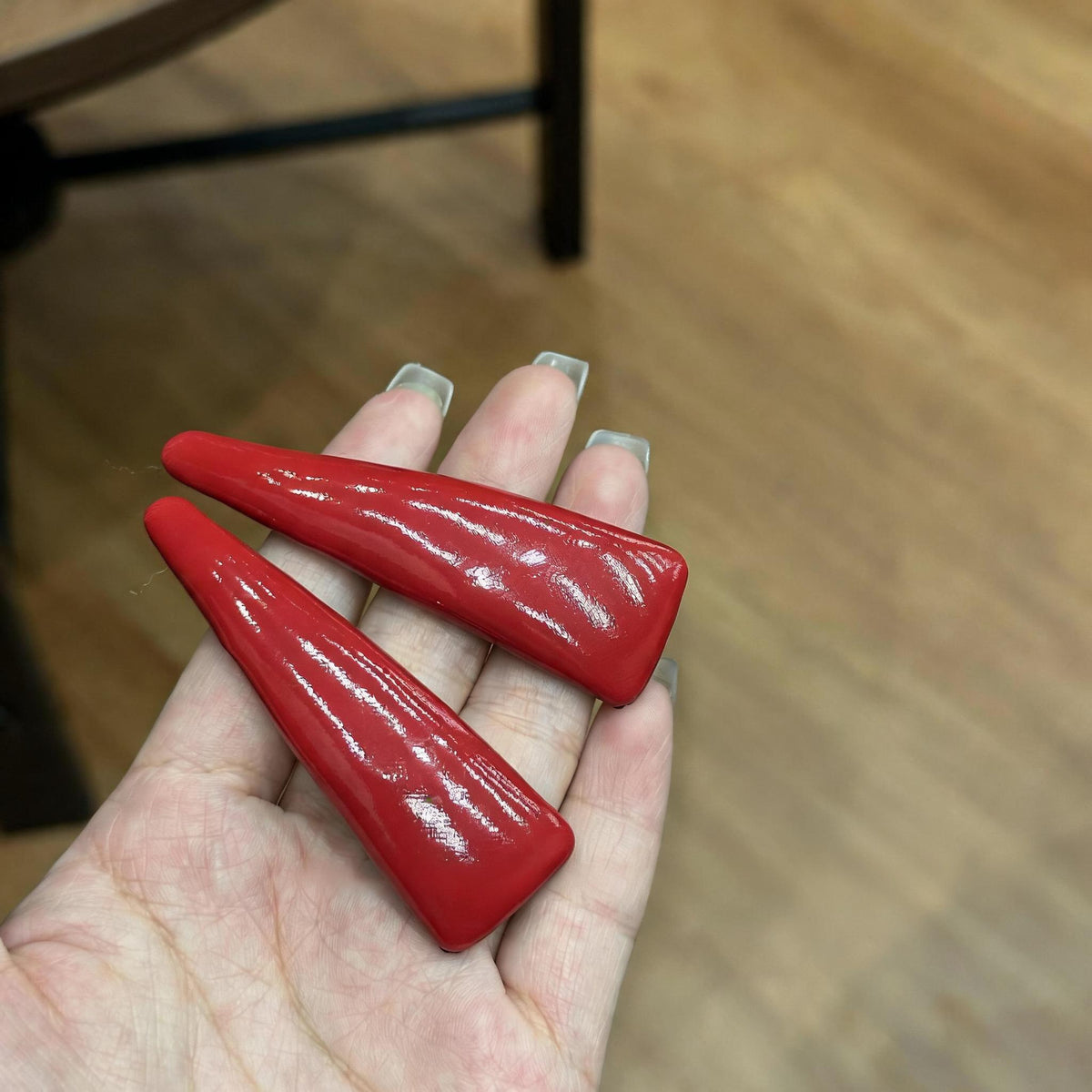 Glossy Triangle Snap Clip