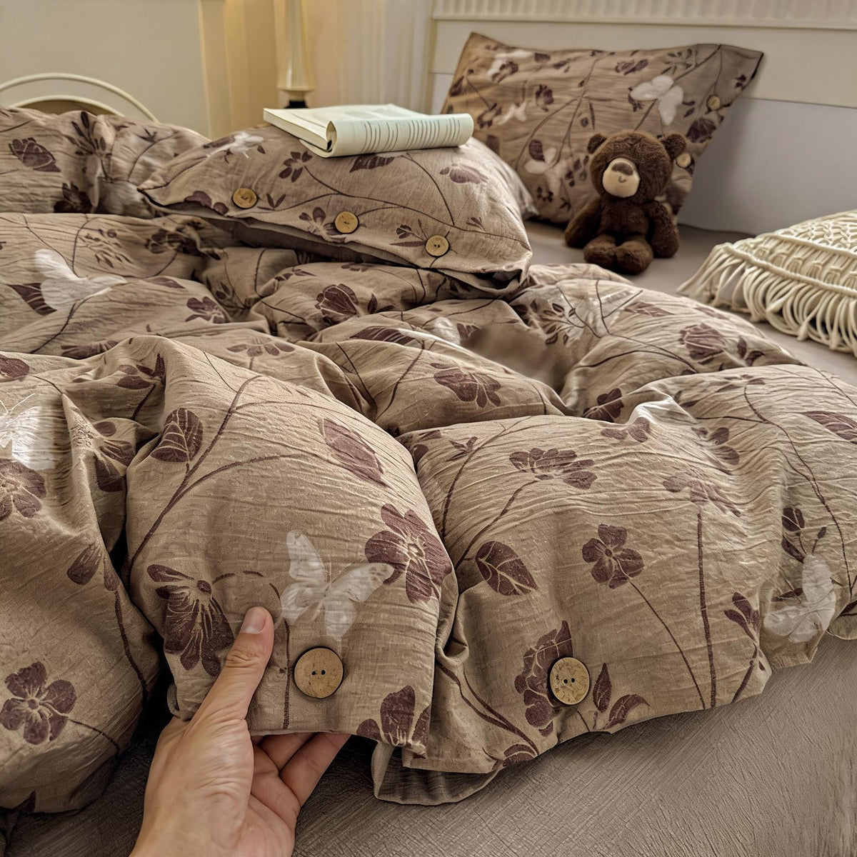 Ditsy Floral Buttoned Bedding Set