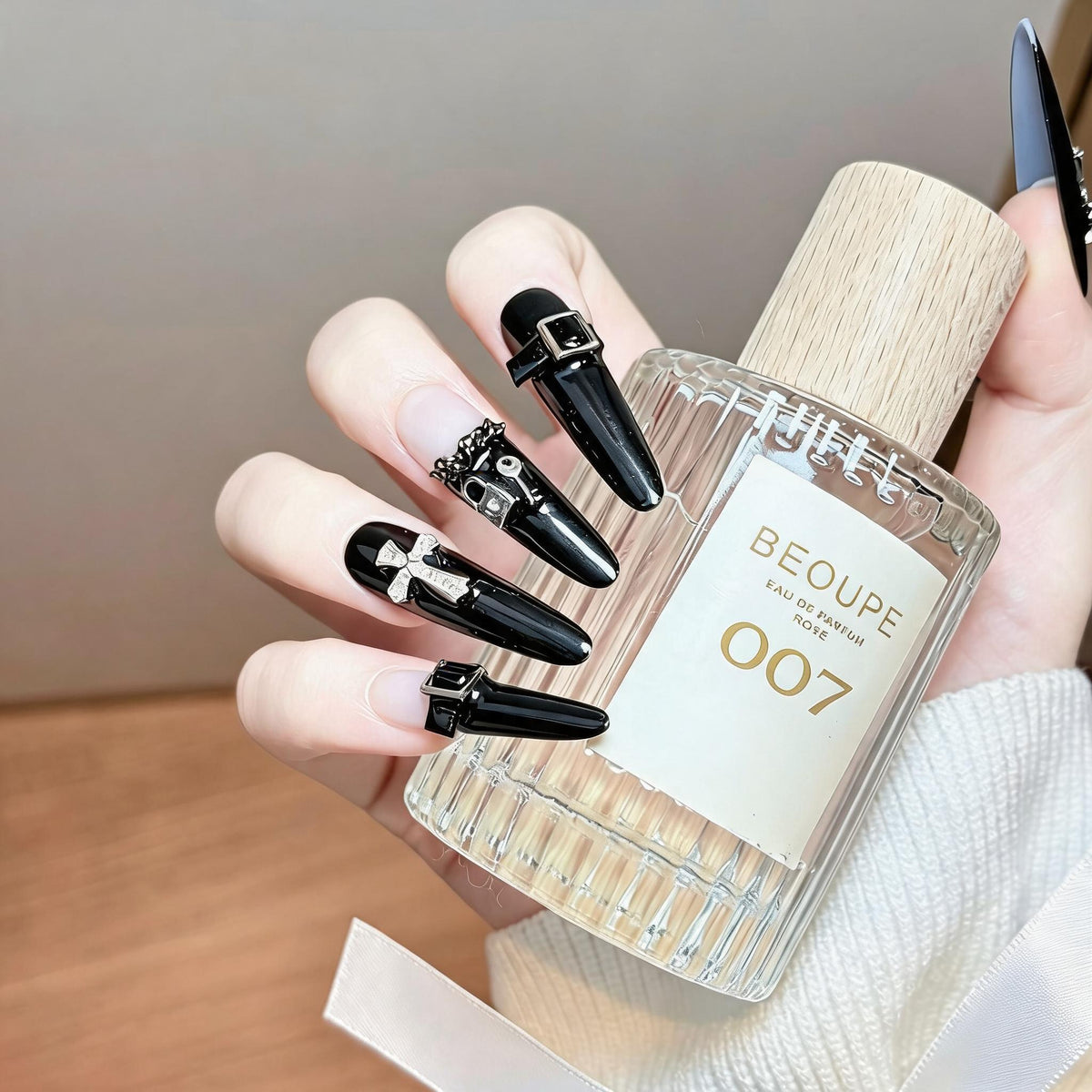 Cross Buckle Long Press-On Nails