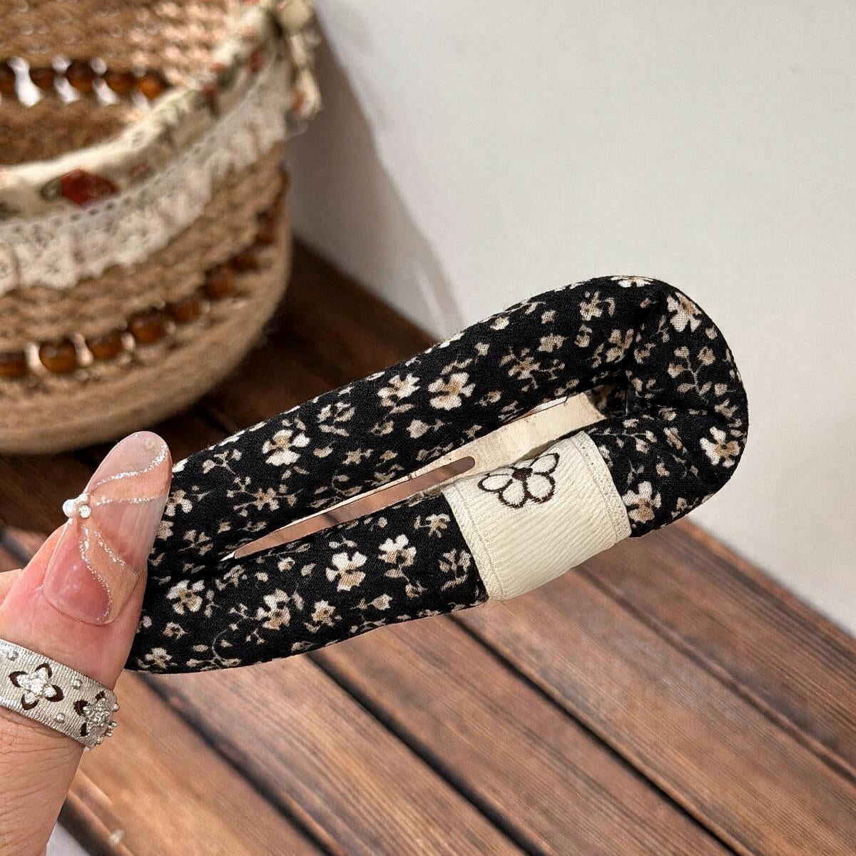 Ditsy Floral Padded Snap Clip