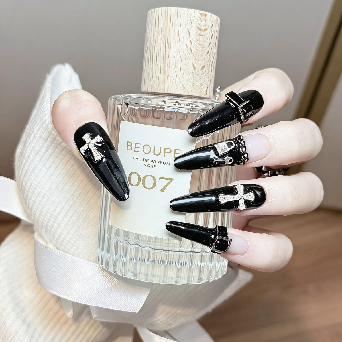 Cross Buckle Long Press-On Nails