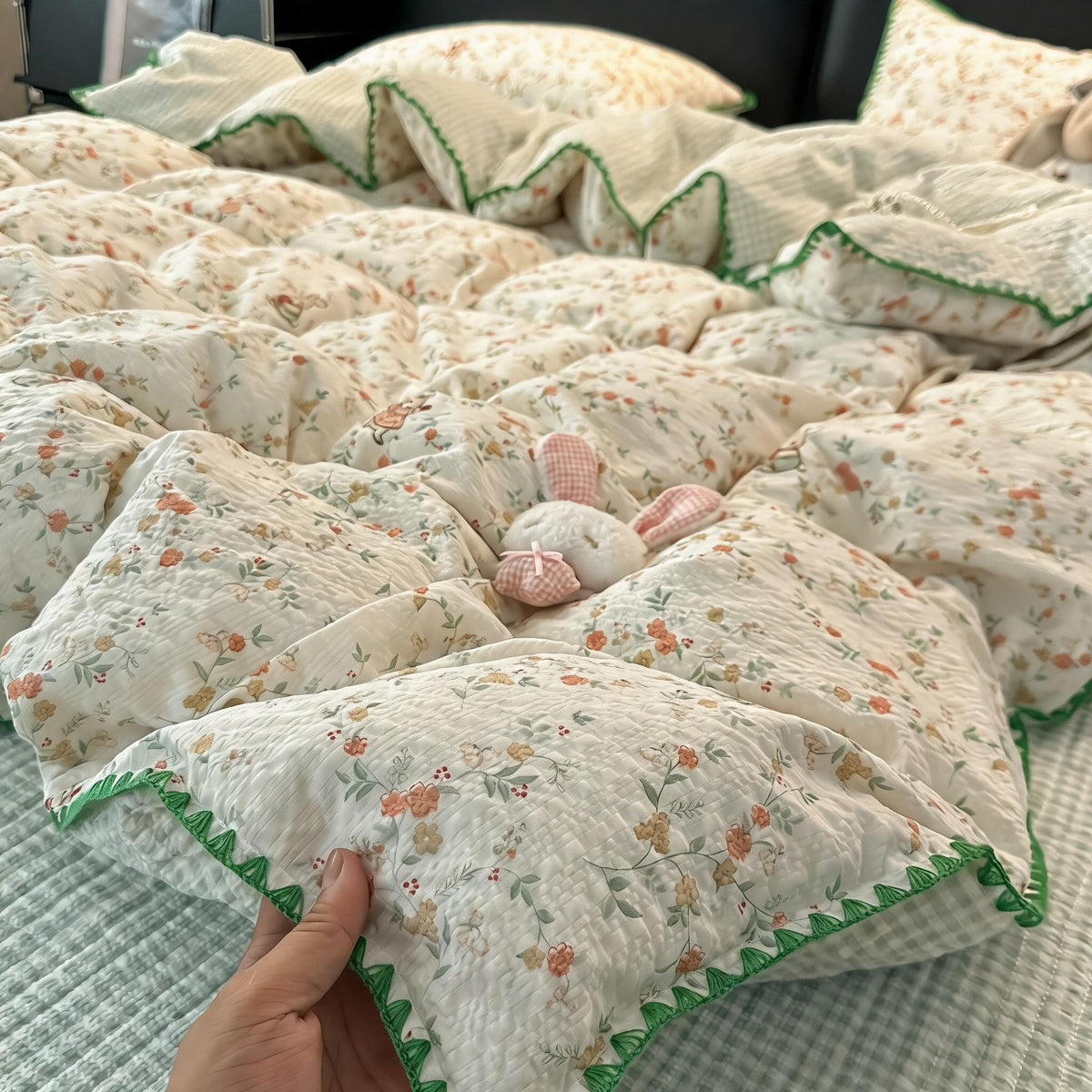 Scalloped Lace Quilted Cotton Coverlet
